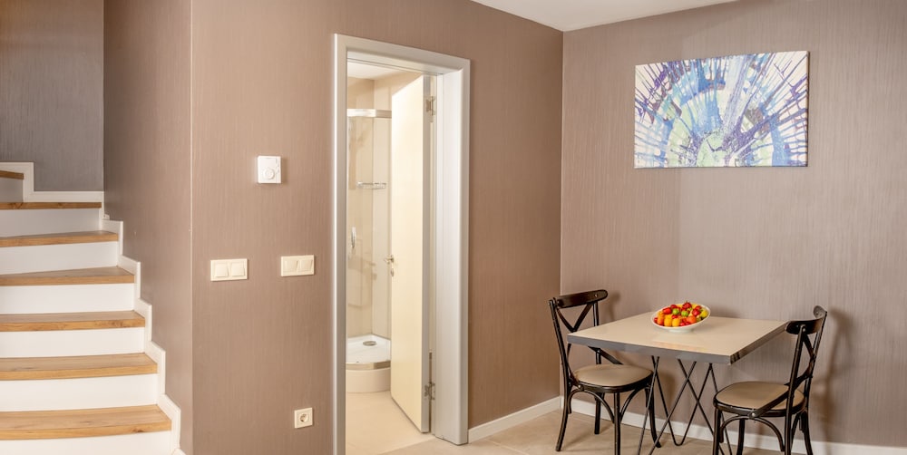 Elm Suite Hotel 32/41