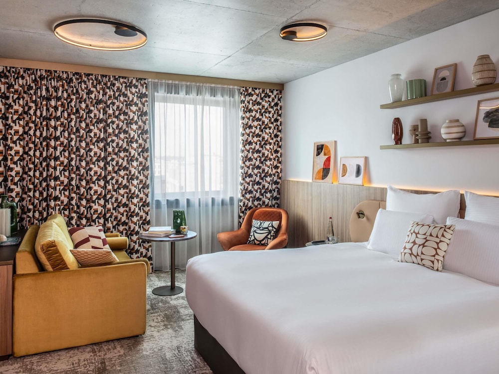 EXECUTIVE, FAMILY, KING BED, SOFA