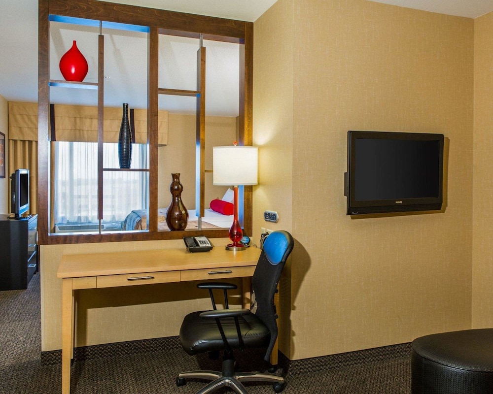 Cambria Hotel Madison East 27/41