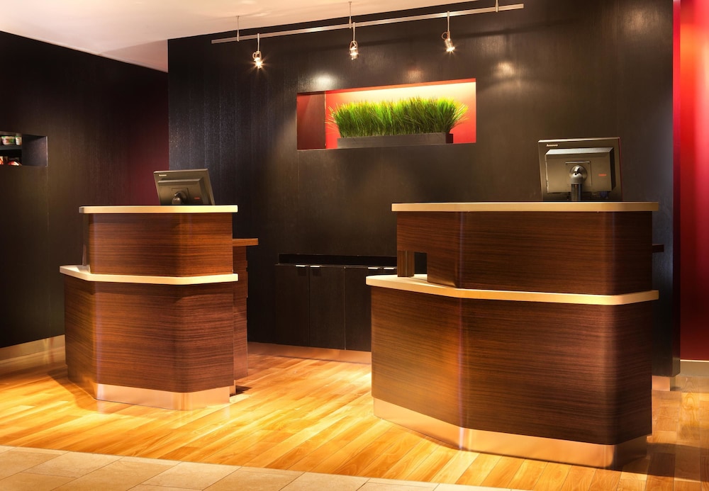 Courtyard Marriott Denton 2/47