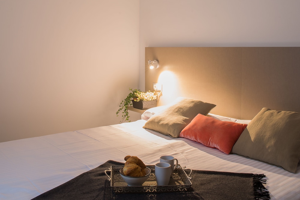 APARTAMENTOS CAMPO DEL PRINCIPE 9/25