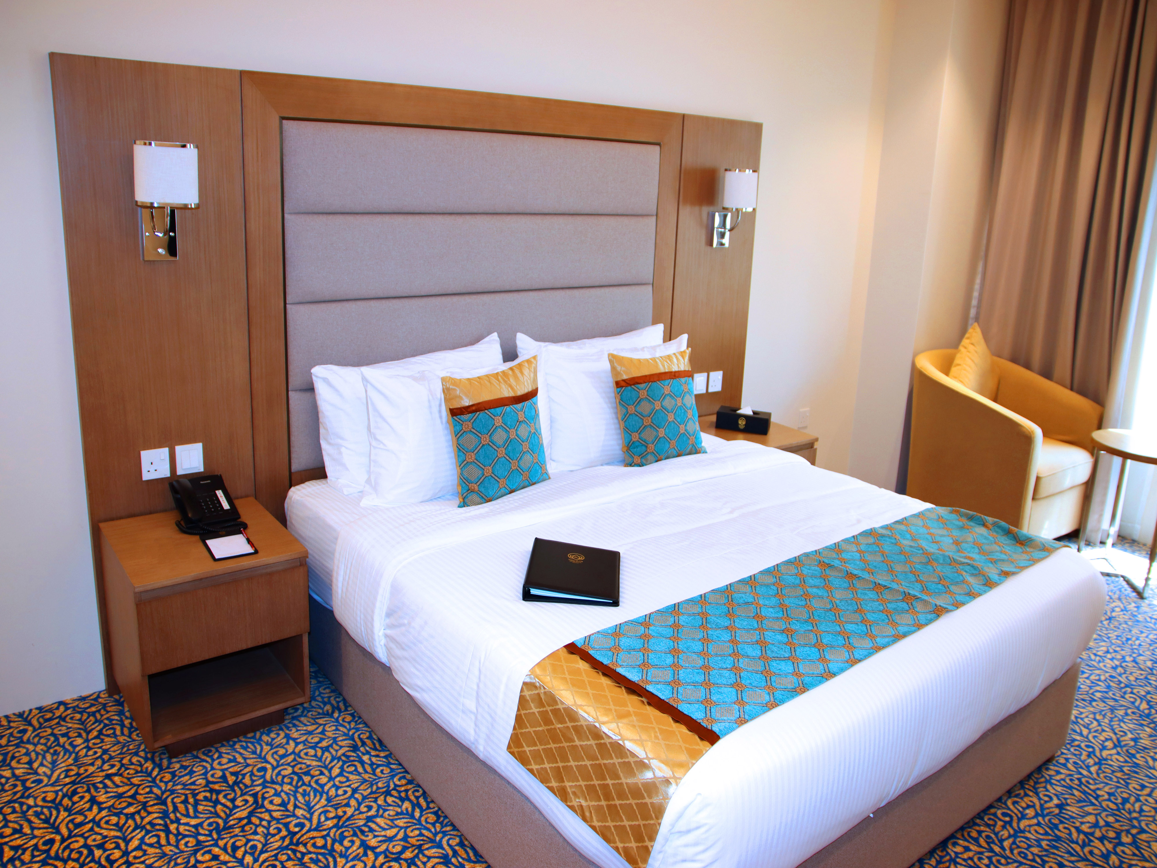 DELUXE ROOM