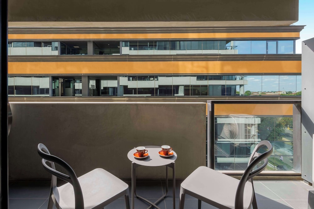 Oaks Melbourne St Kilda Road Hotel 6/64