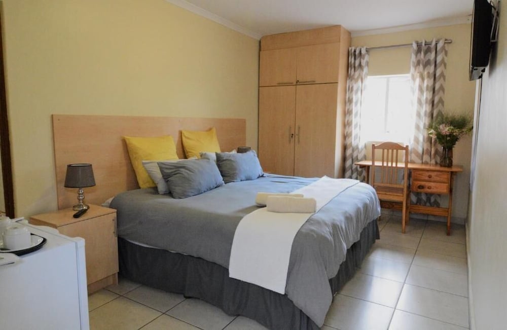 Pta East Guest Rooms 9/46