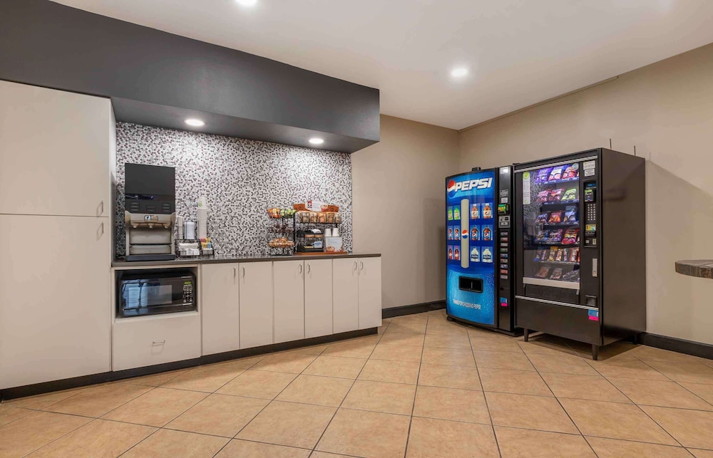 CANDLEWOOD SUITES BARTLESVILLE EAST 8/59