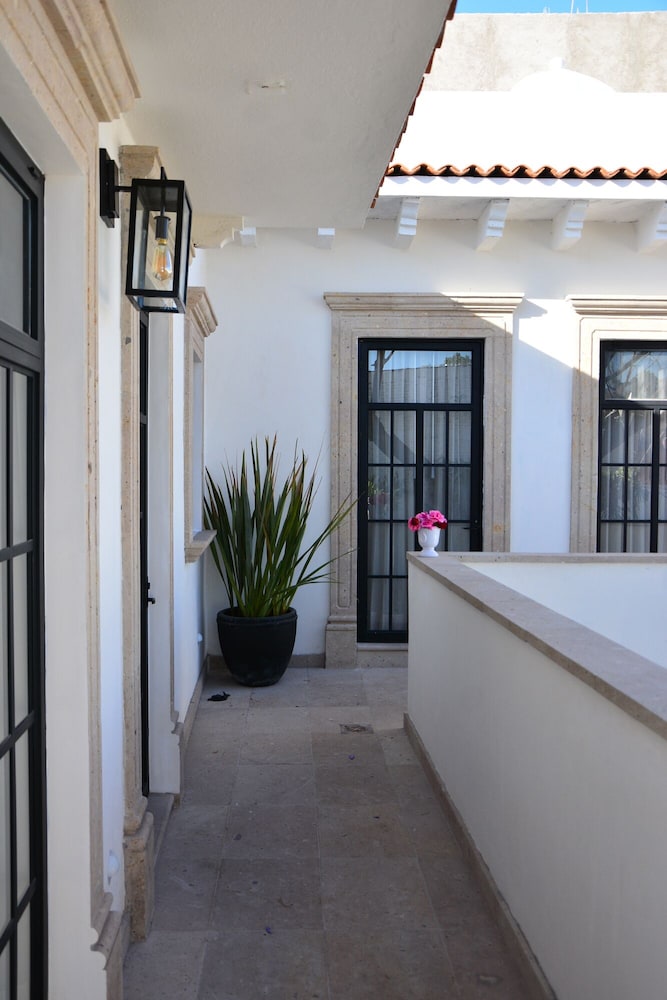 Casa Lani Luxury B&B 3/30