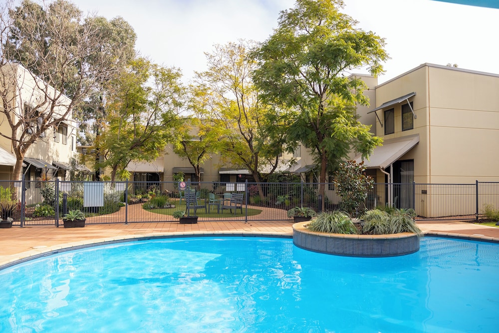 Rydges Kalgoorlie 63/65