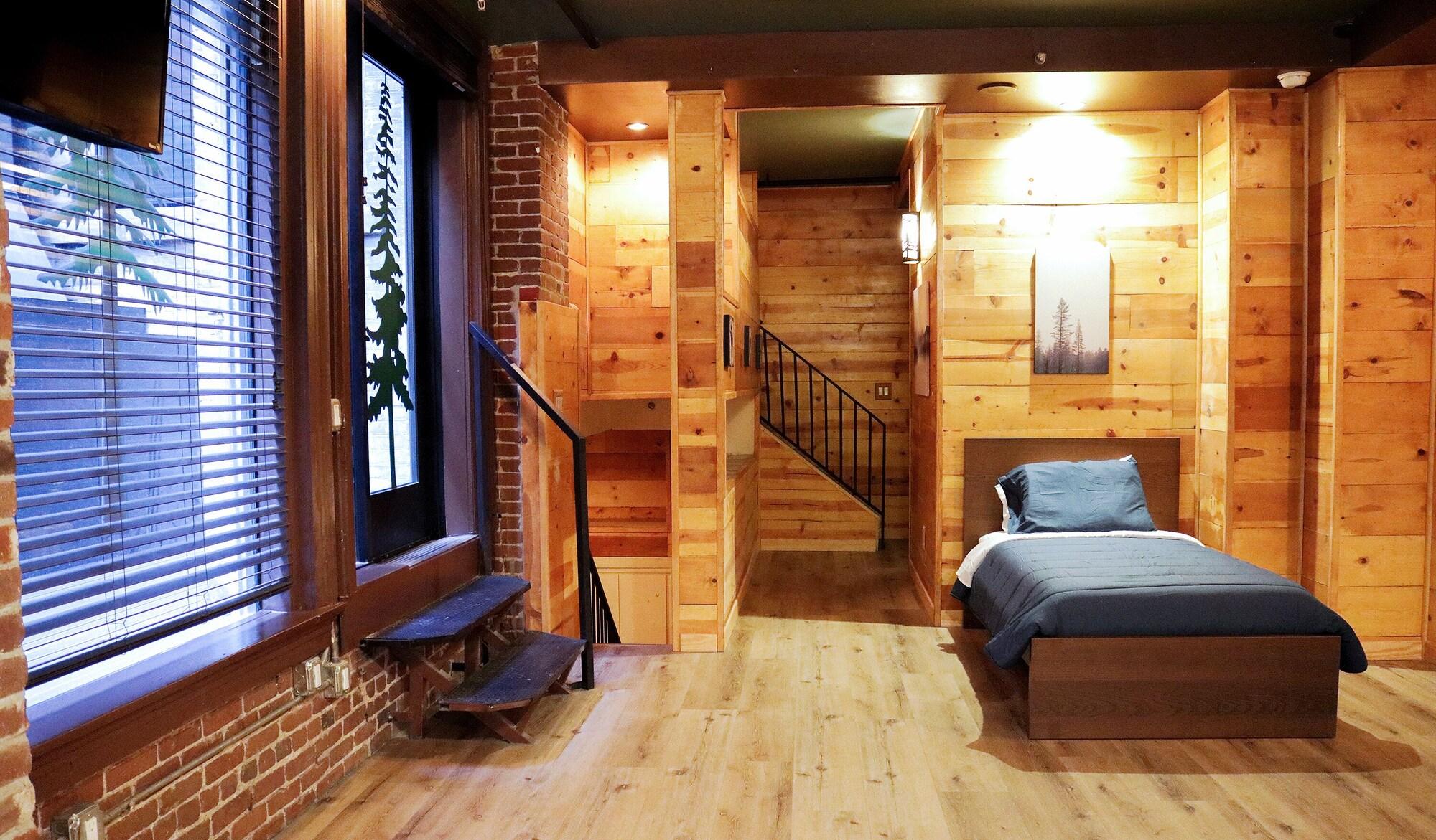 Deluxe, Cabin, Multiple Beds, Tri Level