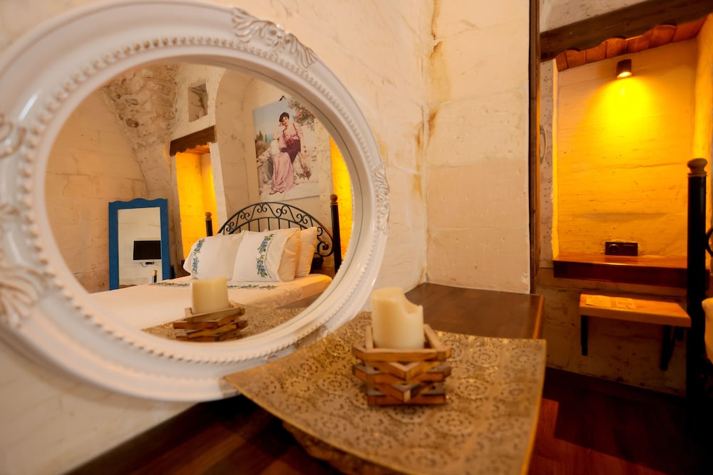Astarte Hotel 9/50