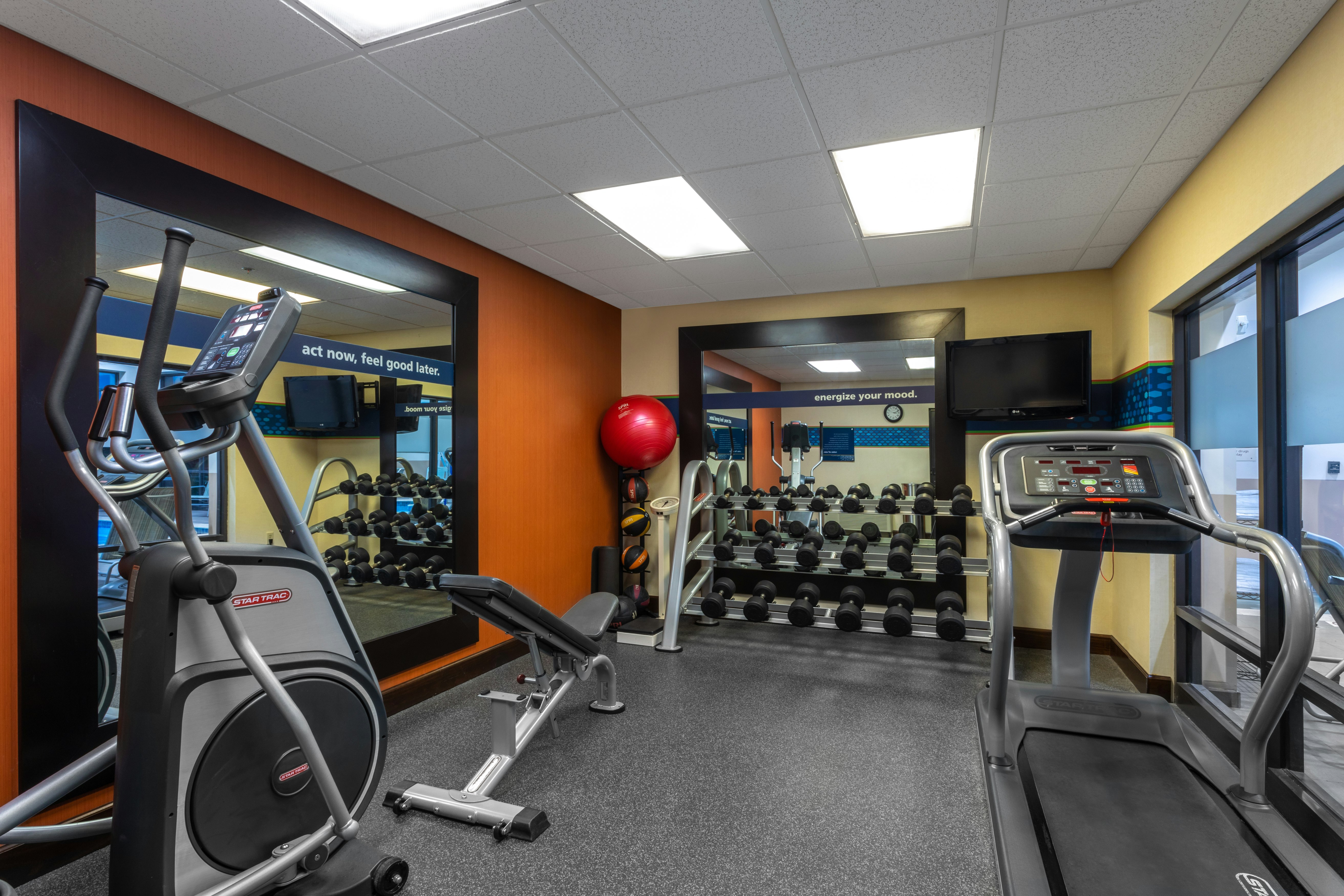 HAMPTON INN BEDFORD 27/52