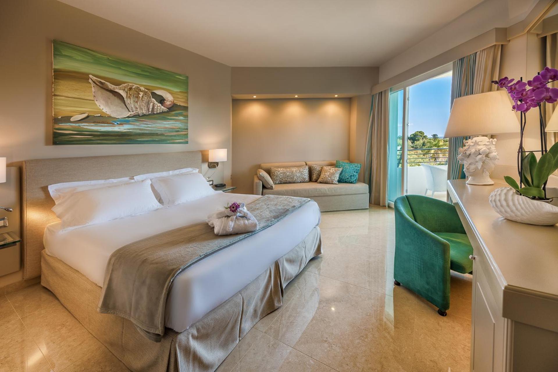 Deluxe, Double or Twin Bed, Partial Sea View
