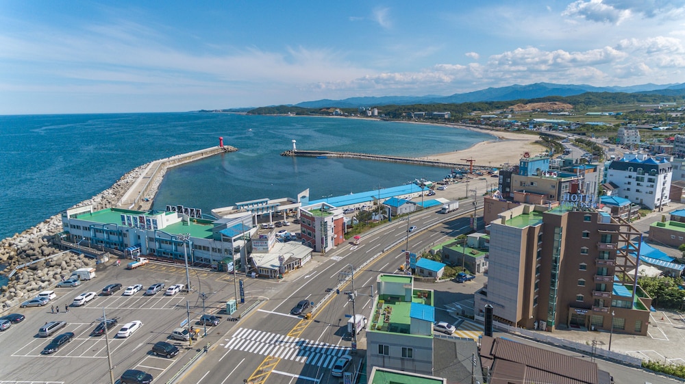 Yangyang Port View 24/26