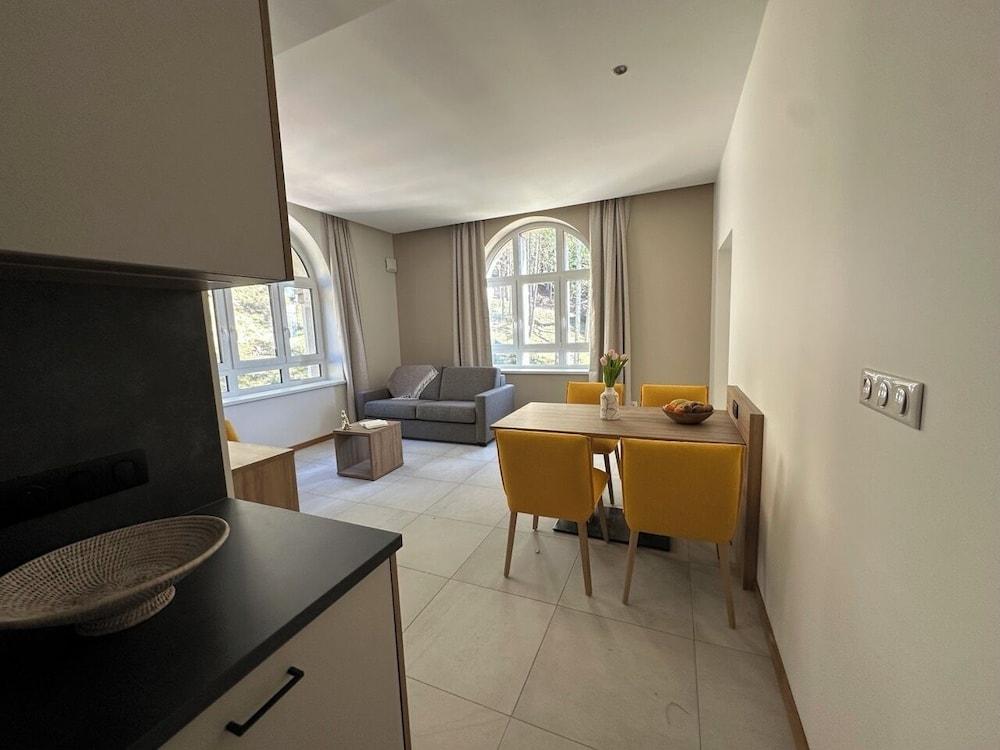 Comfort, Studio, Hill View