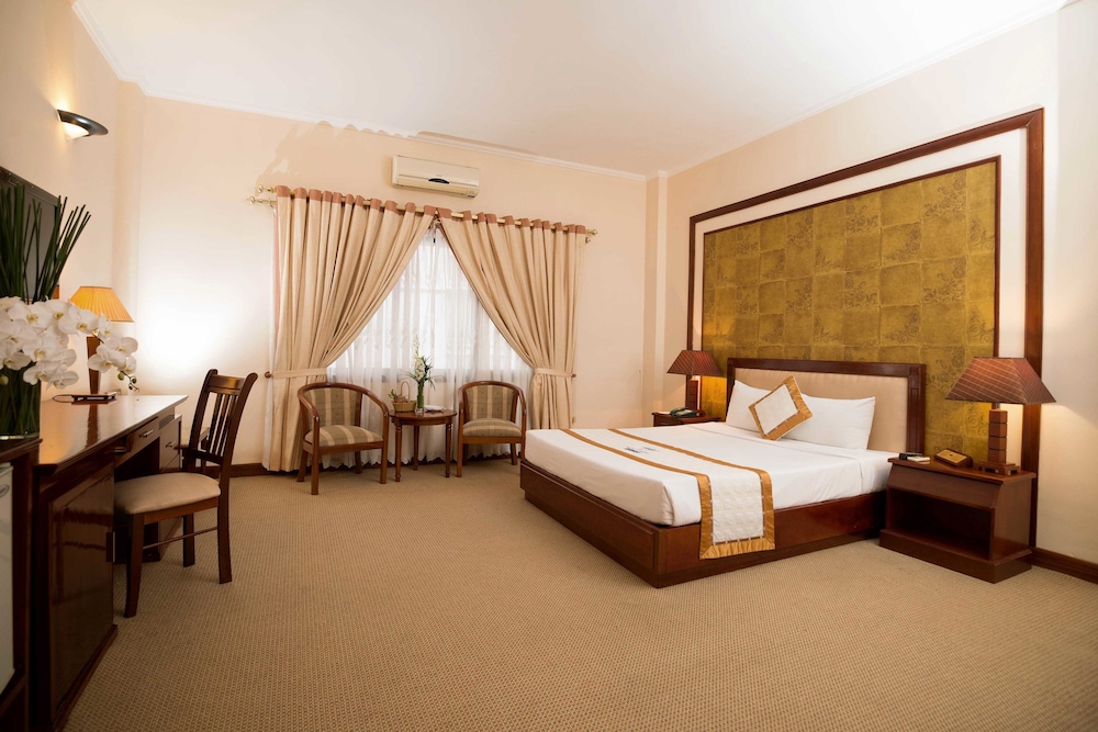 Palace Hotel 9/50