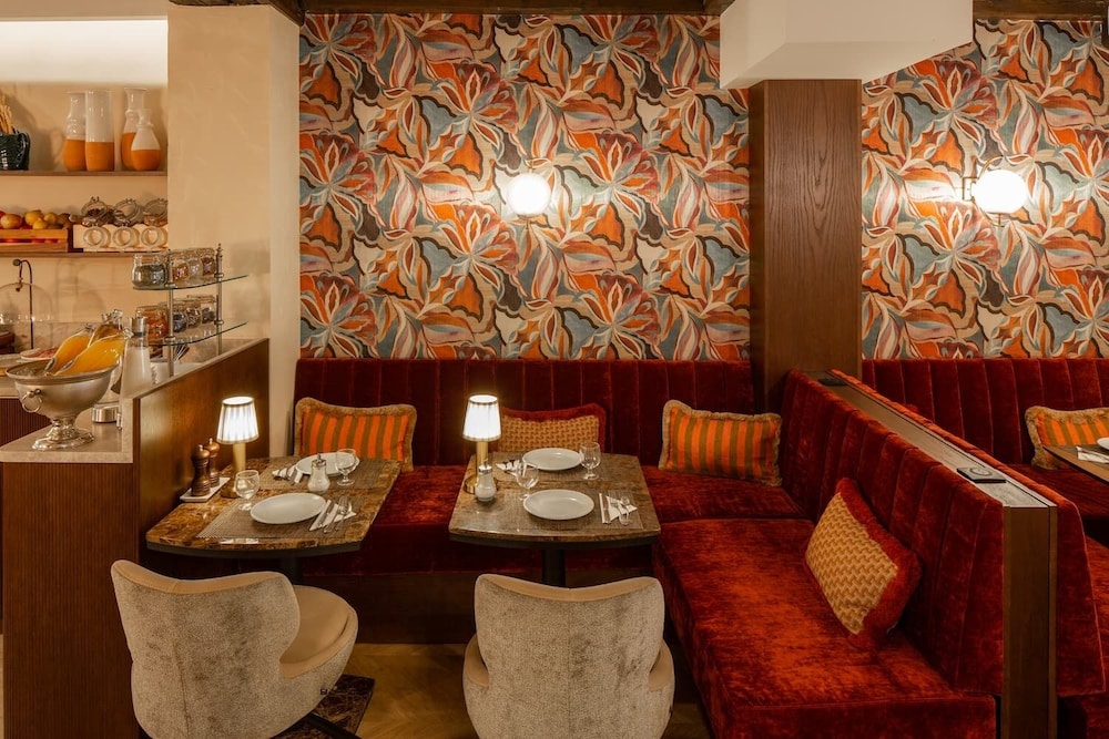 Hotel Des Deux Continents 58/80