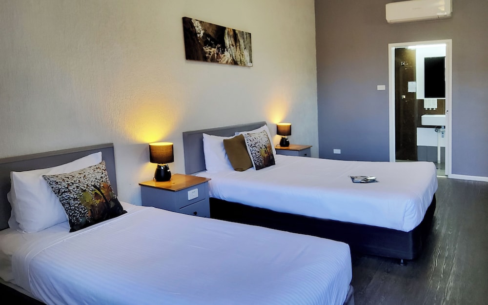 Room, 1 Queen and 1 Single Bed, Pet Friendly