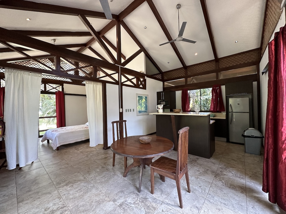 KENAKI LODGE 8/50