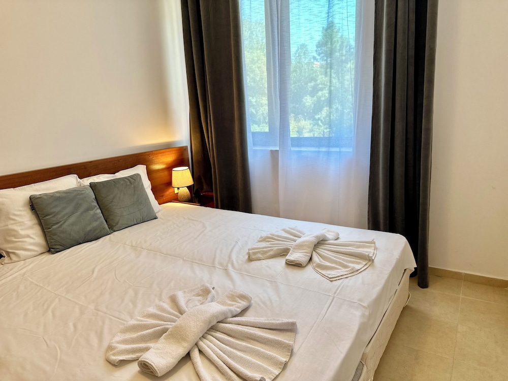 Efir Aparthotel 28/50