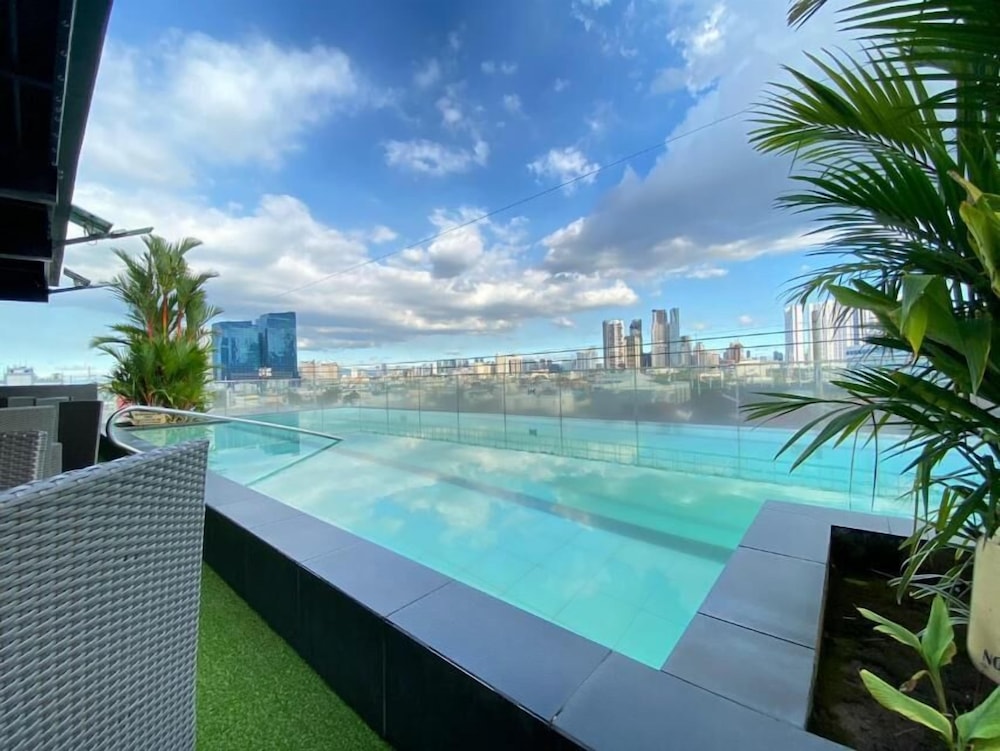 Jade Hotel Suites 61/66