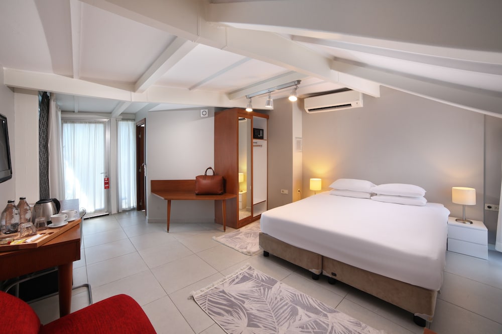 Faros Old City Hotel 12/72