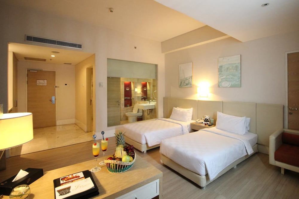 Grand Jatra Hotel 11/70