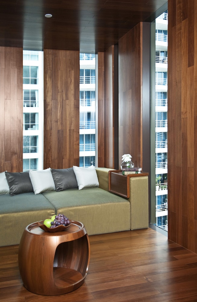 HANSAR BANGKOK 42/83