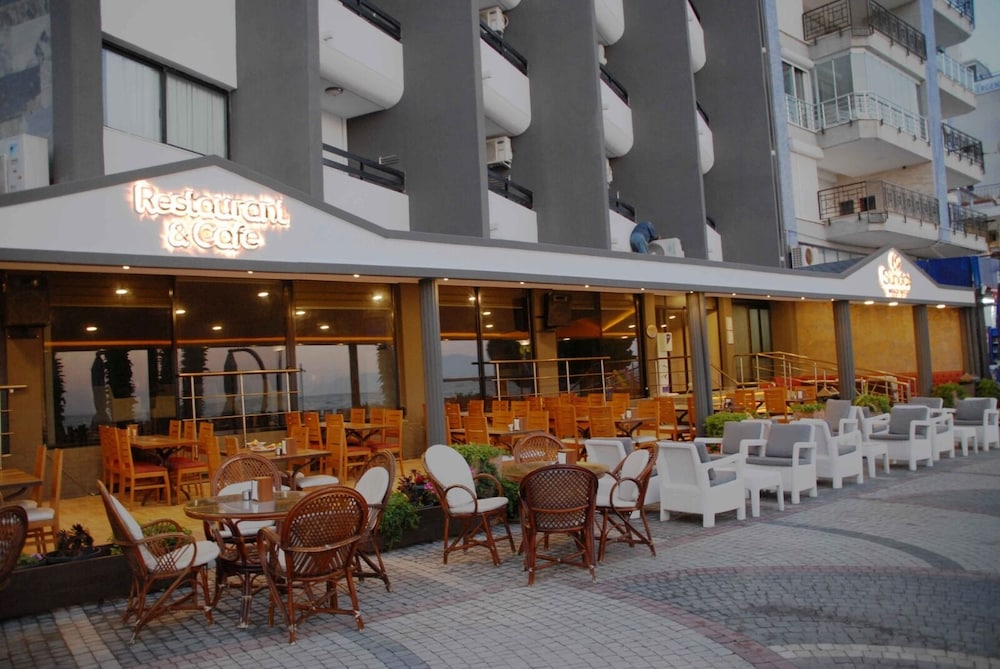 Sunday Hotel 2/50