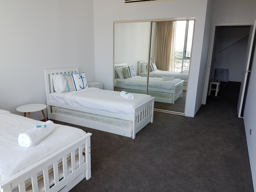 Grand Apartments 22/46