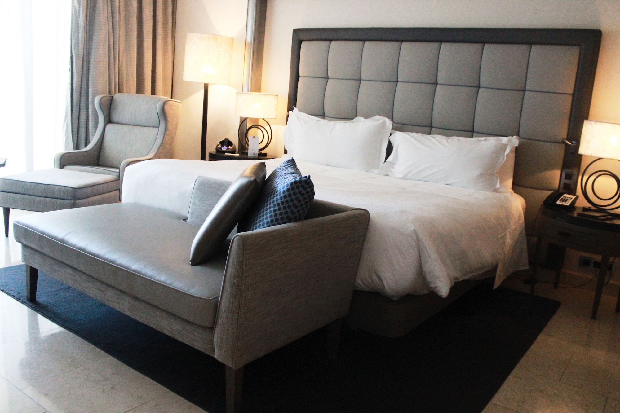DELUXE, KING BED, POOL VIEW