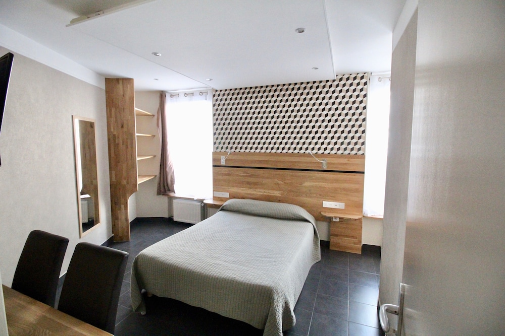 Hotel des Pyrenees 31/50