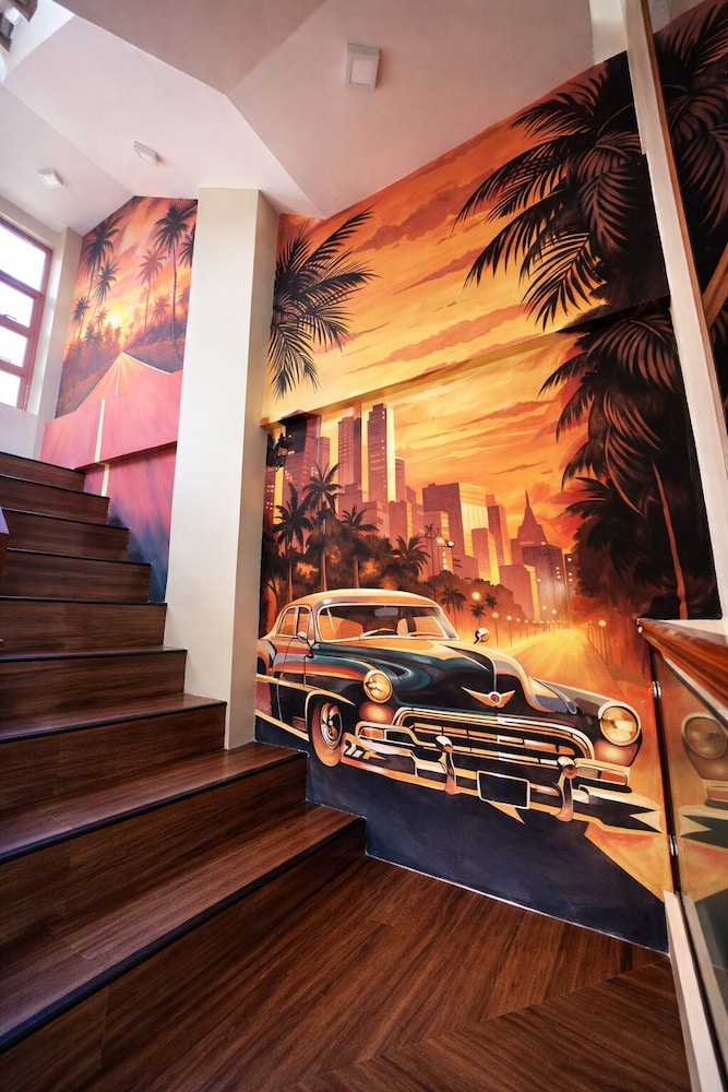 Hollywood Hotel Puerto Princesa 40/66