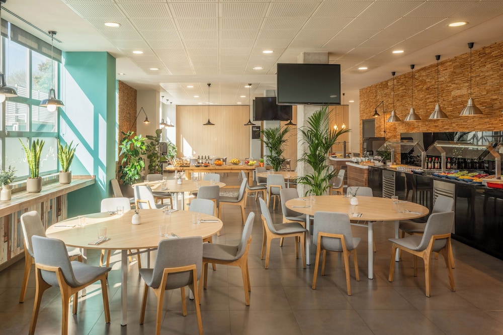 Madrid Airport Suites Affiliated By Melia 52/67