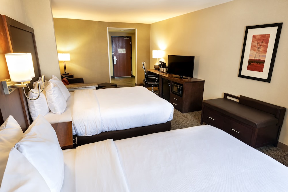 Comfort Suites Goodyear West Phoenix 8/33