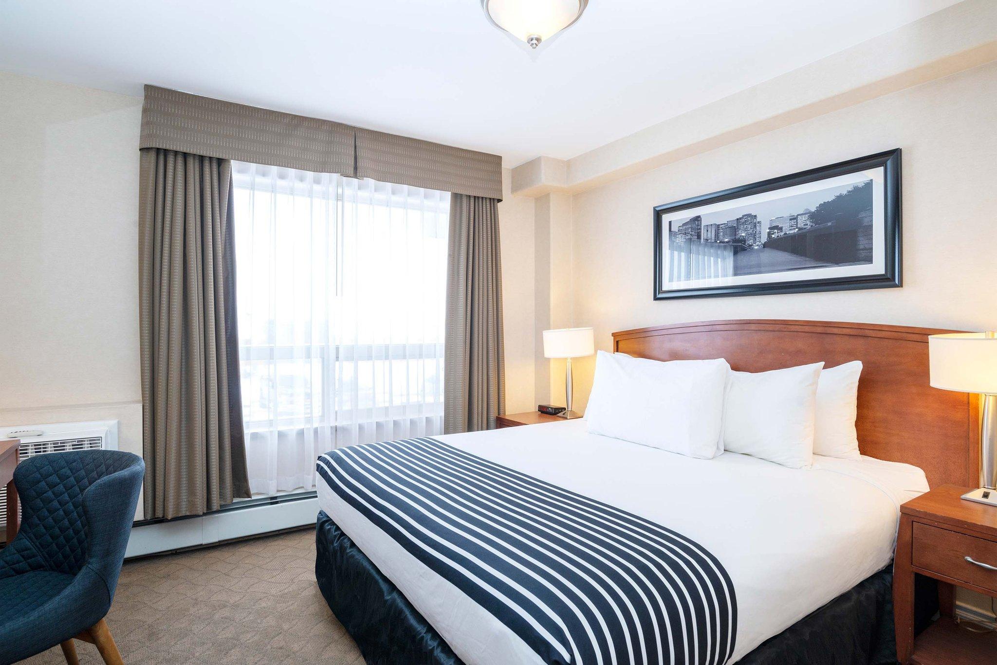 Sandman, Suite, King and Twin Beds, Kitchenette