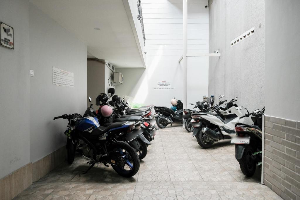 RedDoorz near Ciputra Golf Surabaya 31/50