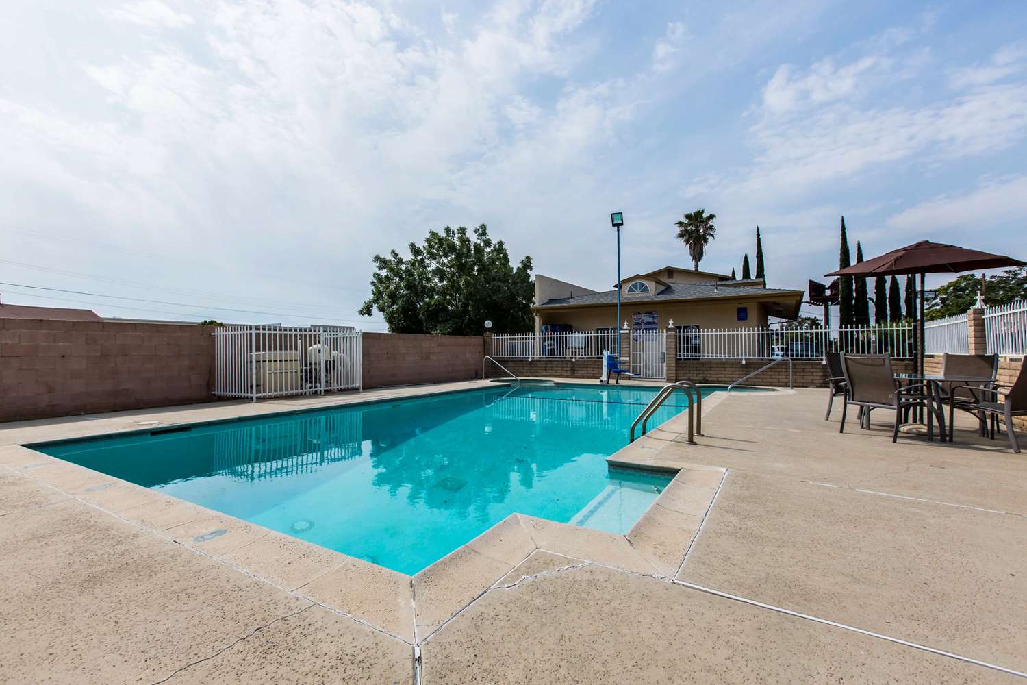 Rodeway Inn Beaumont 1-10 18/18