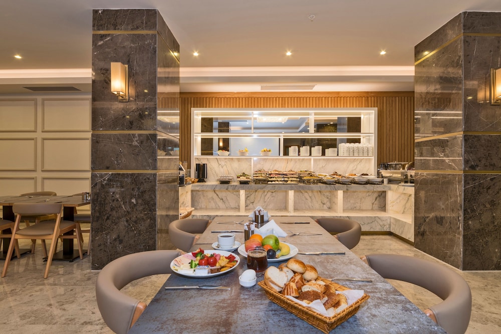 Golden Royal Hotel & Spa 38/50