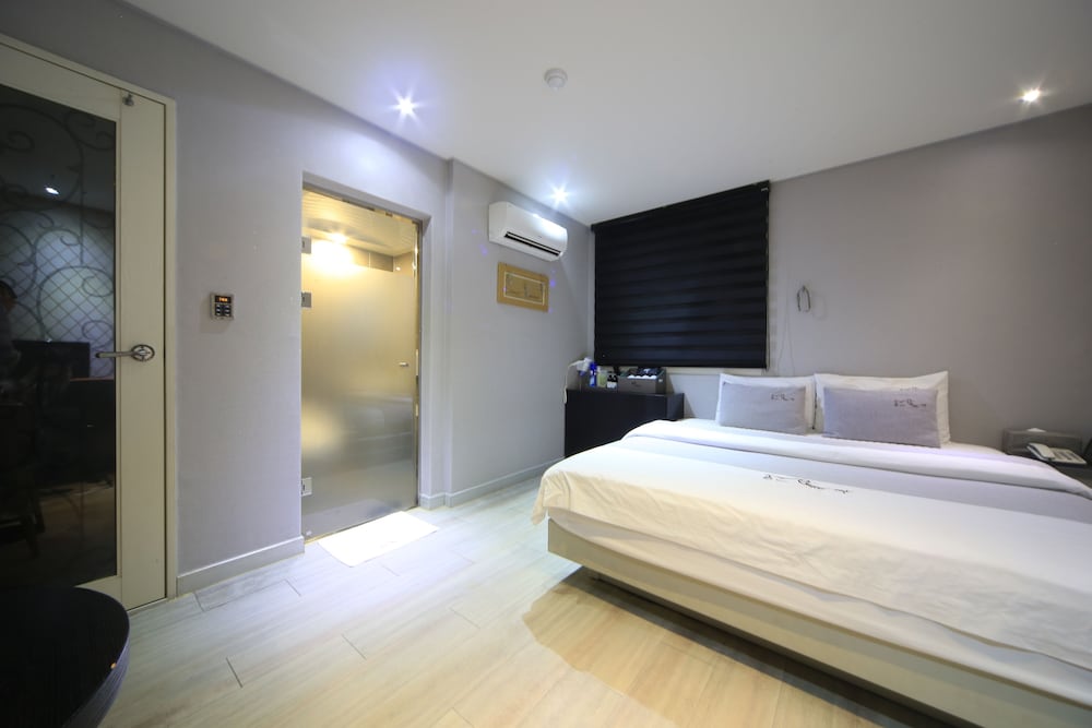 Busan H-Avenue Hotel Seomyeon Station 25/58
