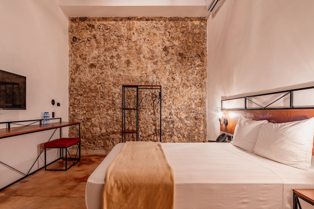 Hotel H.O 8/47