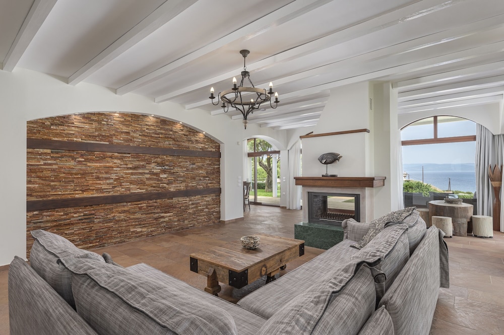 Villa D oro Luxury Villas & Suites 60/80