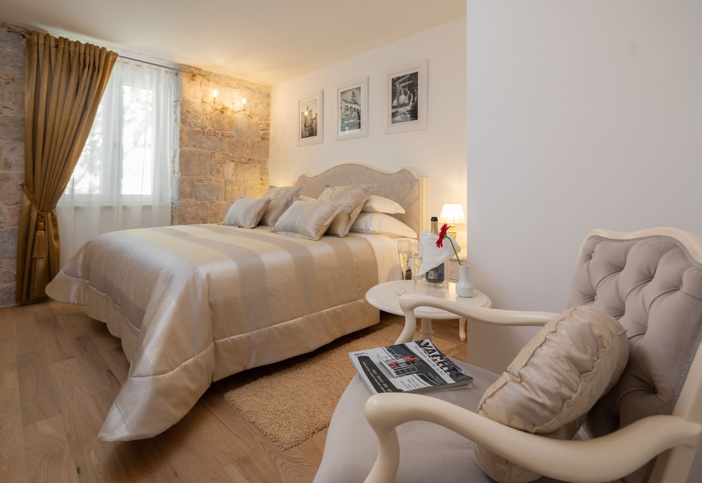 Priska Heritage Rooms 11/50