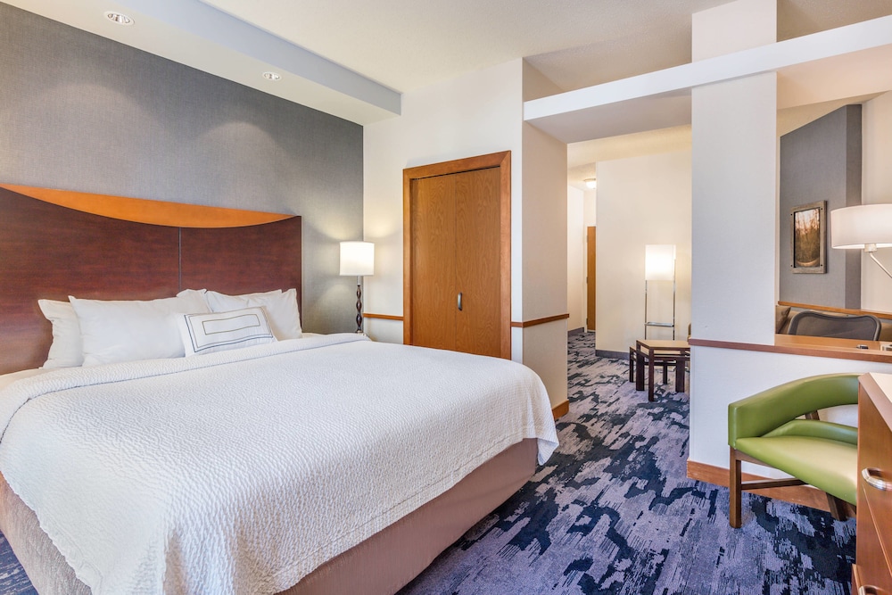 Fairfield Inn Suites by Marriott Madison East 13/35