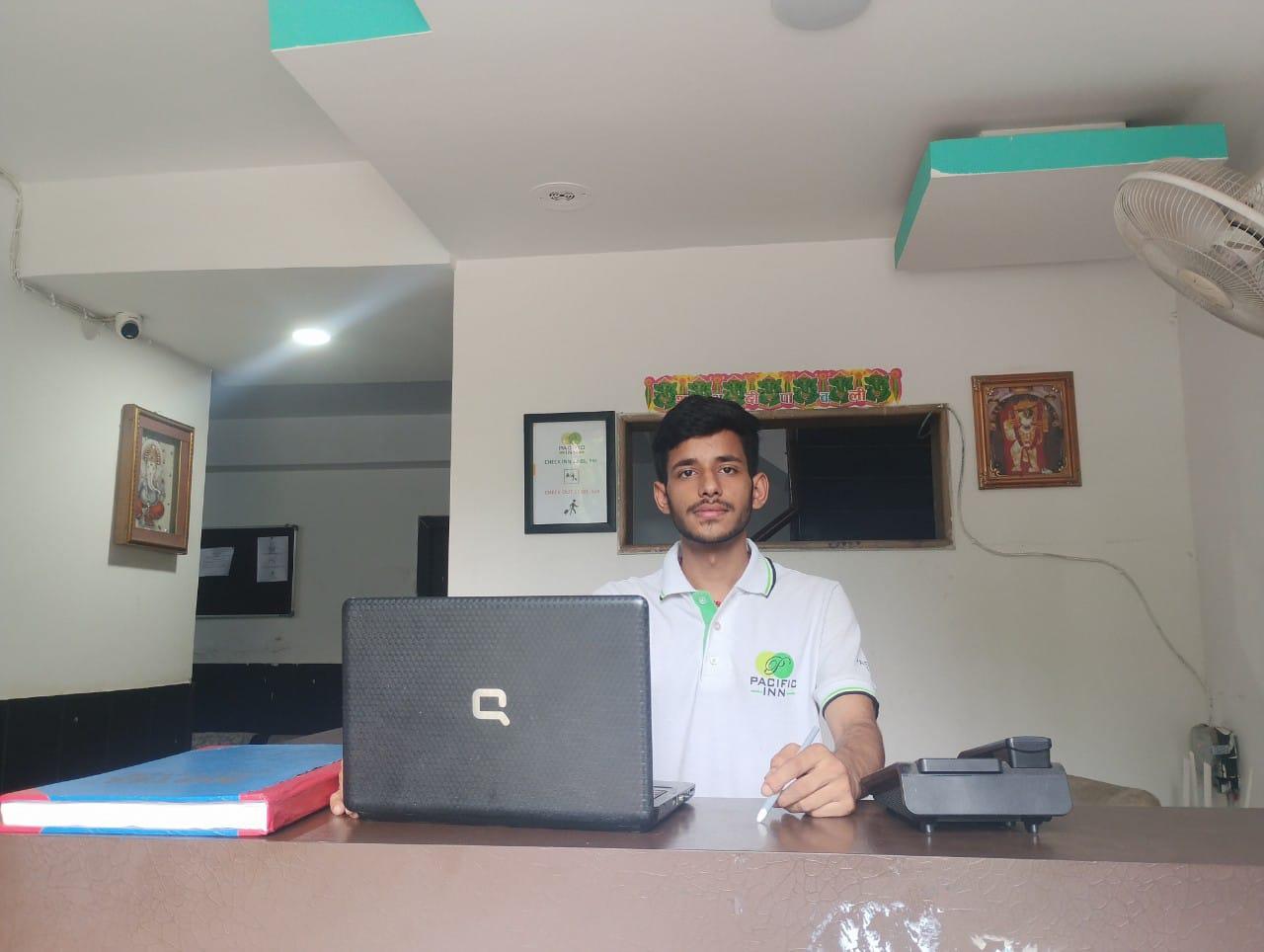 Pacific Inn Huda City Centre Sec 41 8/30