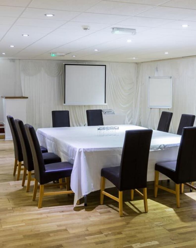 Pentire Hotel 55/63