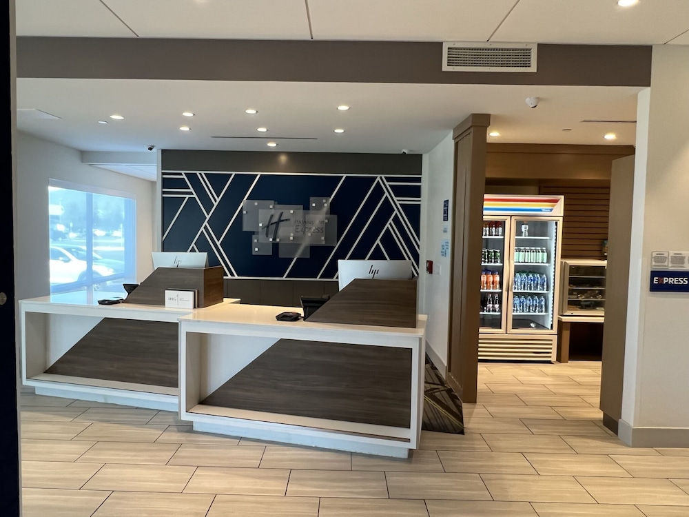 Holiday Inn Express & Suites - Ukiah 5/80