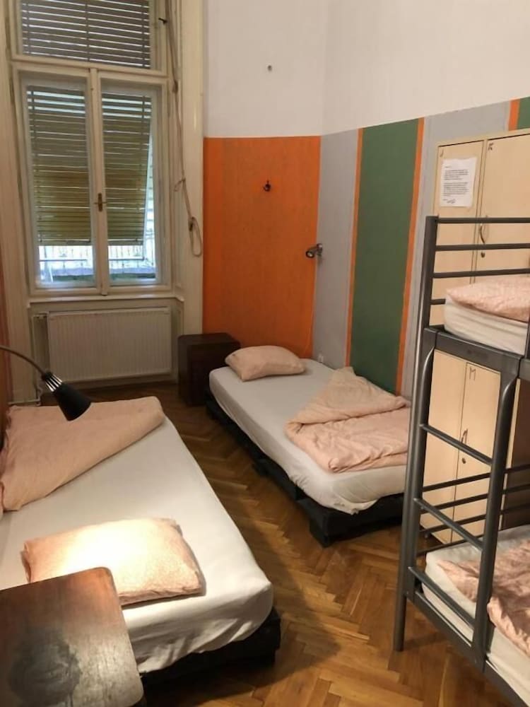 Baroque Hostel Budapest 11/76