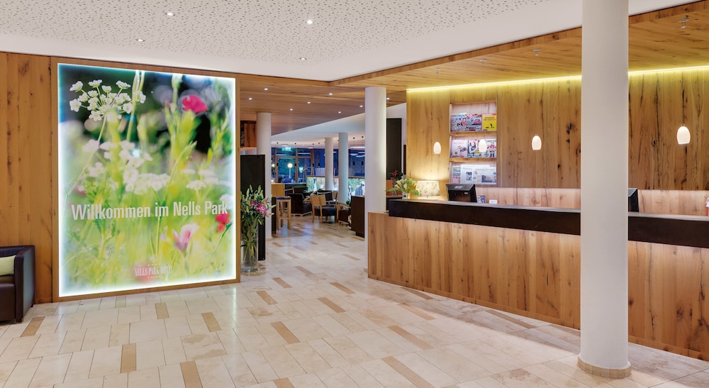 Nells Park Hotel 7/50