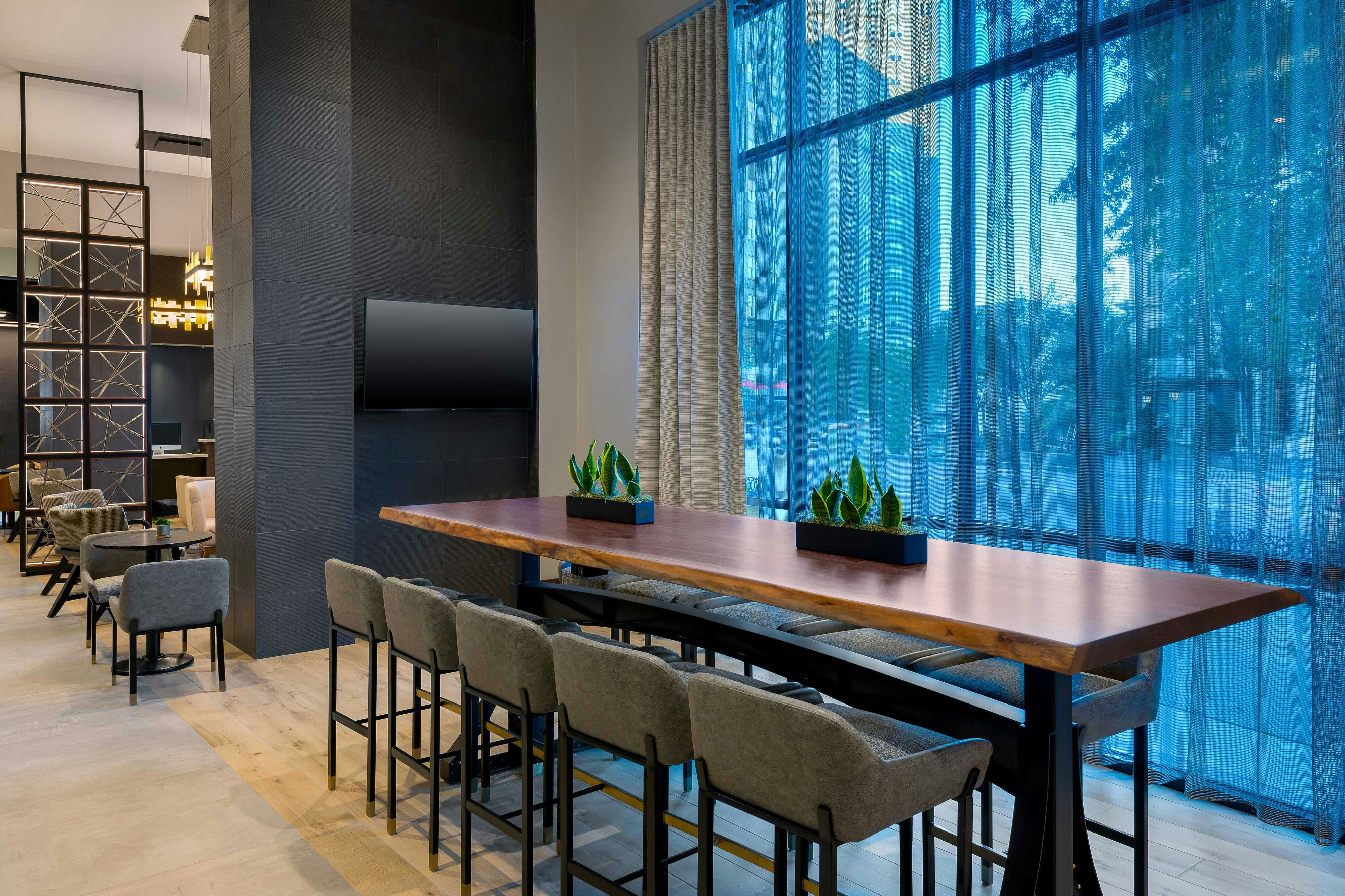 Courtyard by Marriott Atlanta Midtown 16/28
