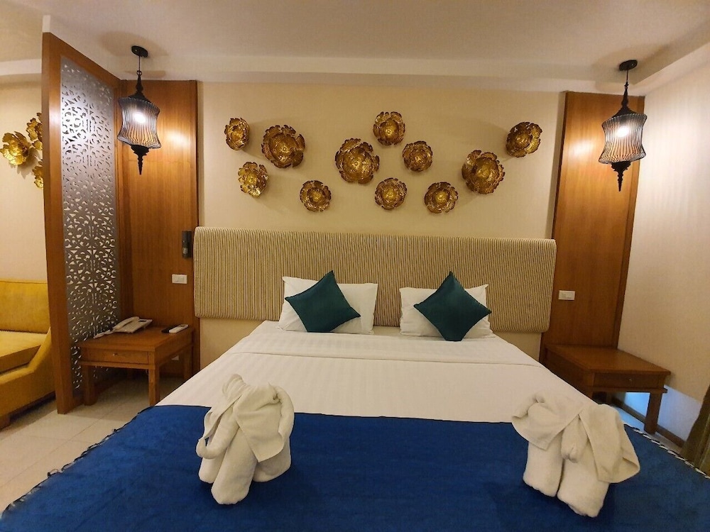DELUXE, DOUBLE BED