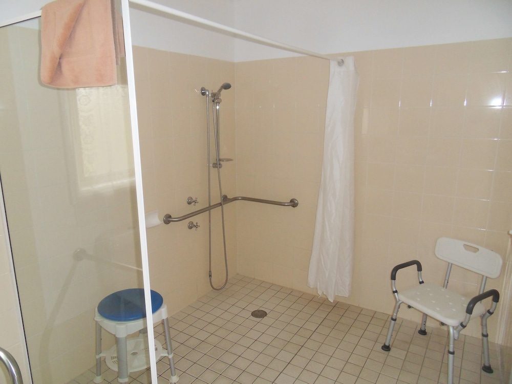 SWAGGERS MOTOR INN(FORMERLY Sundowner Yass) 26/46